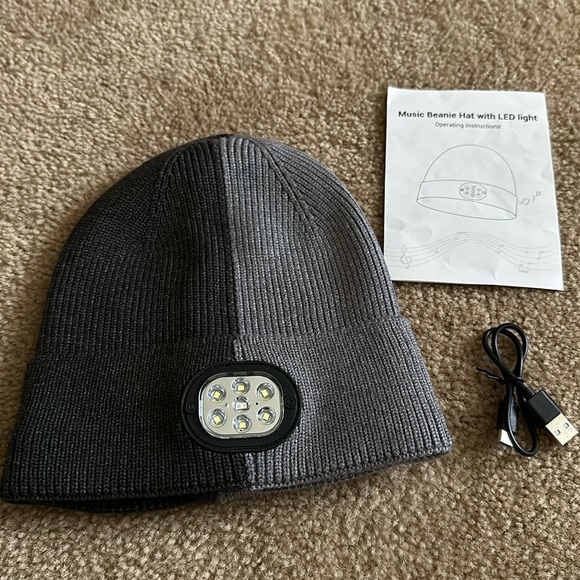 Beanie with headlamp and music - Picture 1 of 9
